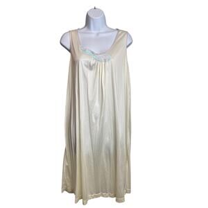 Vintage Vanity Fair Women's Ivory Satin Nightgown Size M Chemise Loungewear